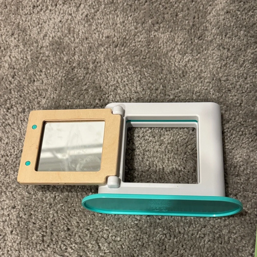 Lovevery Emotion Match Mirror & Card Set - Picture 6 of 9